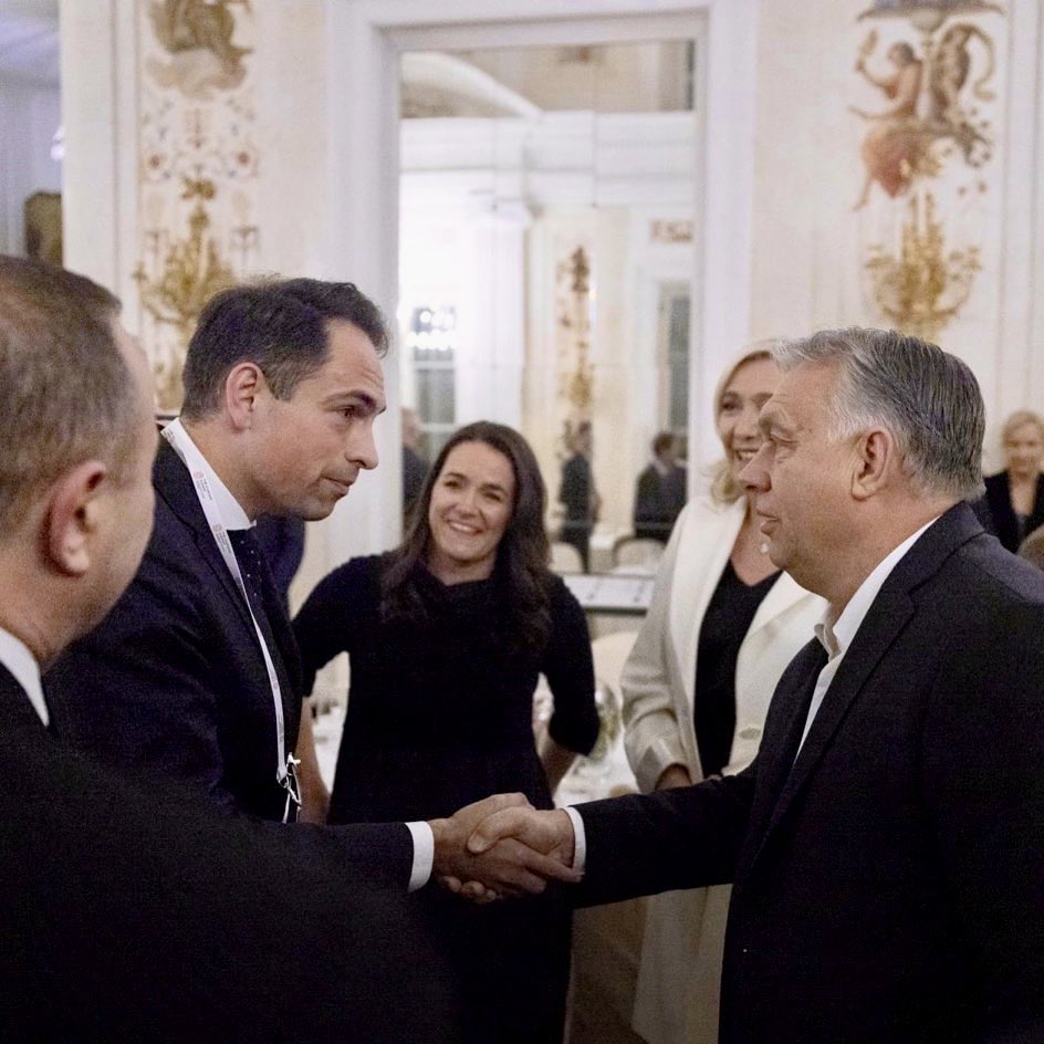 tomvangrieken's tweet photo. Gratulálok Orbán Viktornak és a Fidesznek! 🇭🇺
Továbbra is védd meg a keresztény Európánkat.
A mi embereink az elsők. 💪🏻 https://t.co/9HsVE6JVQC