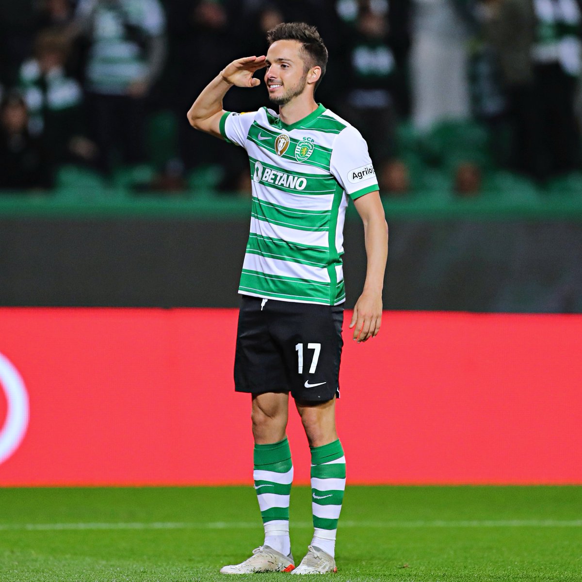 Finalmente há um emoji para a celebração de Sarabia 🫡