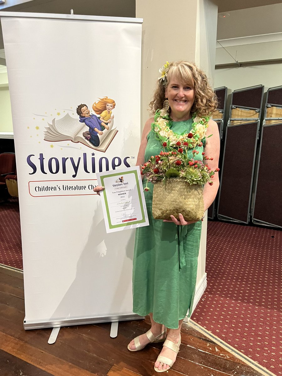 feanatuakoi's tweet photo. SUCH an honour, to win the Tom Fitzgibbon Award yesterday, for my soon-to-be published mid-grade novel A Perfect Failure. Thanks to @StorylinesNZ, @scholasticnz &amp; my wonderful fāmili. (Especially ‘Amelia, who made my beautiful kahoa siale - I smelt AMAZING!!!) 🥳🎉🎊 https://t.co/bowFplMvRK