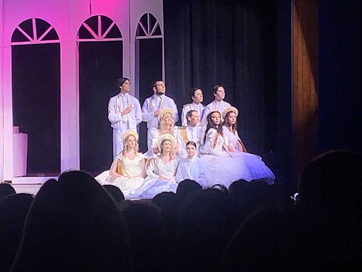 MelfreyaFindley's tweet photo. Last show ANASTASIA and my last show is underway! https://t.co/4CjVXDebR8