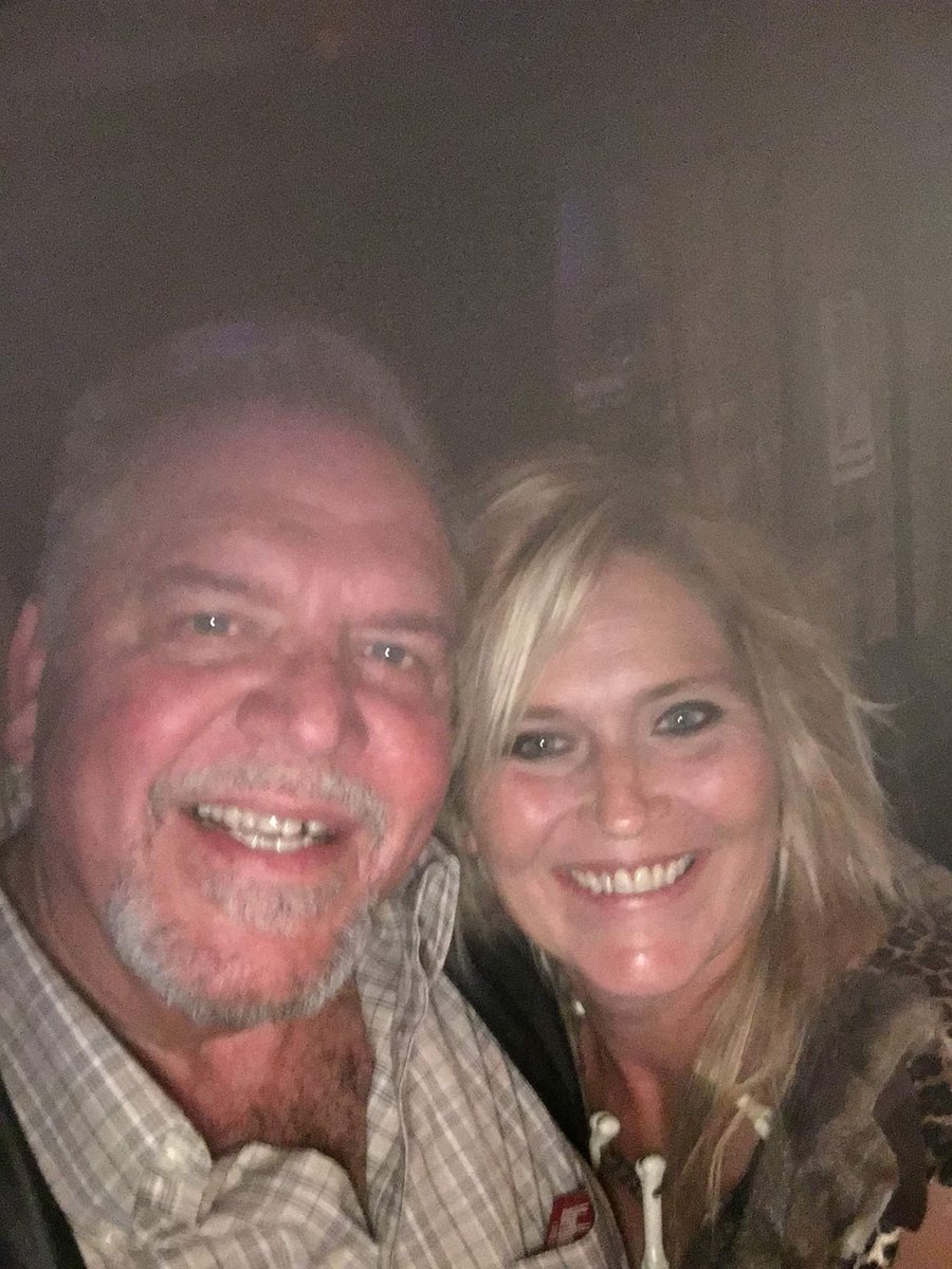 332145b25b1648c's tweet image. Me and my cousin Ginger