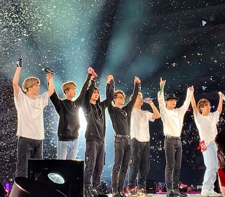 Riverdal9's tweet photo. .

💜 You’re a universe inside @BTS_twt

If not us, then who ? If not now, then when

#BTS #BTS_THE_CITY_LasVegas
#BTS_BUTTER #GrammyAwards 
#PermissiontoDance #VIPsApologizeToBTS #PrincesofGlobalPopBTS #GRAMMYs https://t.co/T2pwofhMjI