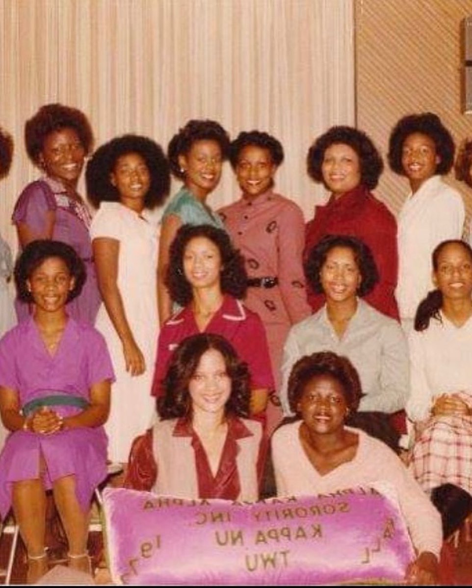 Today we show our gratitude to the Tenacious 12 as we celebrate them and our chapter as a whole! 

Happy Charter Day to our KonSKEEted Kappa Nu chapter of Alpha Kappa Alpha Sorority, Incorporated! 💕💚