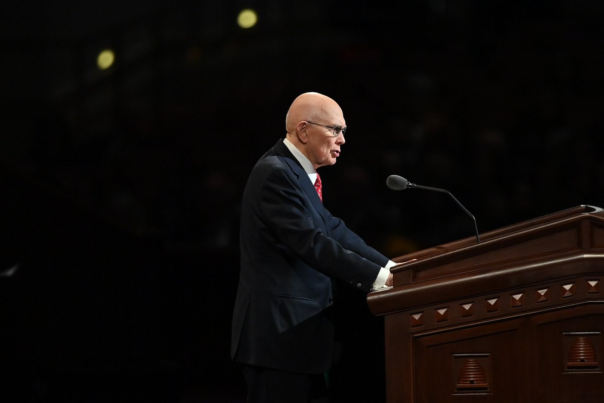 Ch_JesusChrist's tweet photo. “As followers of Christ who should love our fellowmen, we should live peacefully with those who do not believe as we do. We are all children of a loving Heavenly Father.” ––President @OaksDallinH #GeneralConference https://t.co/p3Qzicv5qW