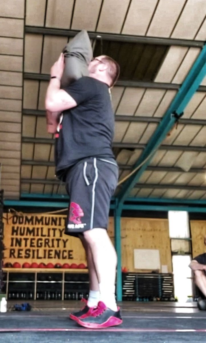 RhydMann's tweet photo. Nothing quite prepares you for the week ahead like a slap in the face with 30kg of sand 😆 https://t.co/mncm4Gk6K9