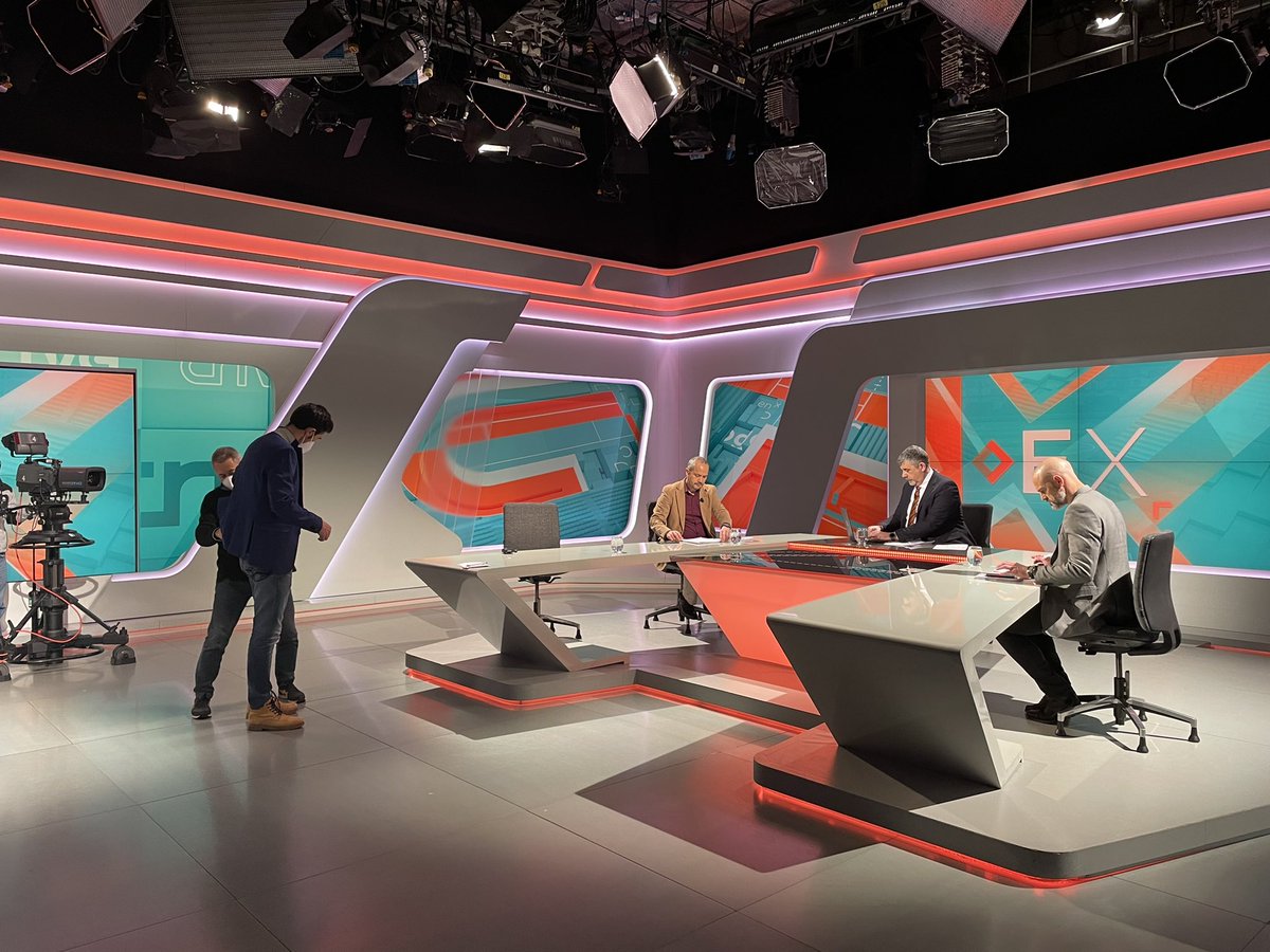 EnXogoG's tweet photo. Temos a #Timi co partido da G2 pero tranquilos que chega a tempo de Francia para o fútbol profesional!
🤩 E mentres xa están os @oscarbenito67, @vare79, @1danimallo e #Mosqui preparados para que comece o @EnXogo_tvG2
📺 Poñede a G2! https://t.co/074SS5Mogd
