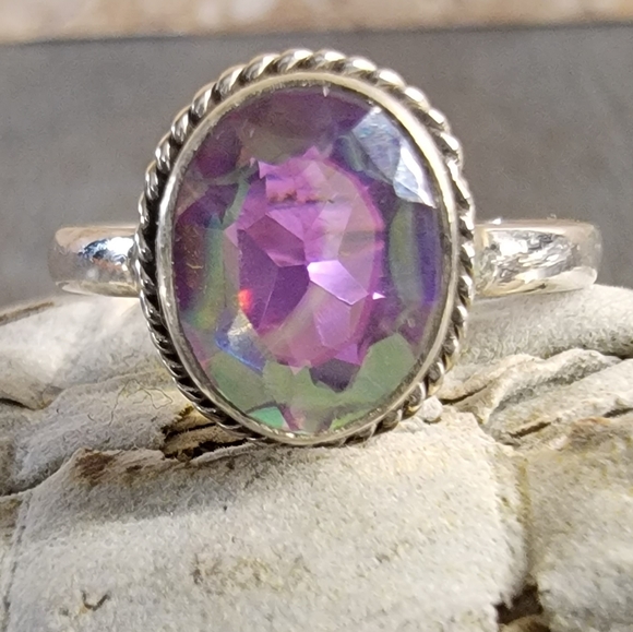 JDLC56's tweet photo. So good I had to share! Check out all the items I'm loving on @Poshmarkapp from @aniyah9602 #poshmark #fashion #style #shopmycloset #handcrafted: https://t.co/jWA7VKiYac https://t.co/2kmVFtAItz