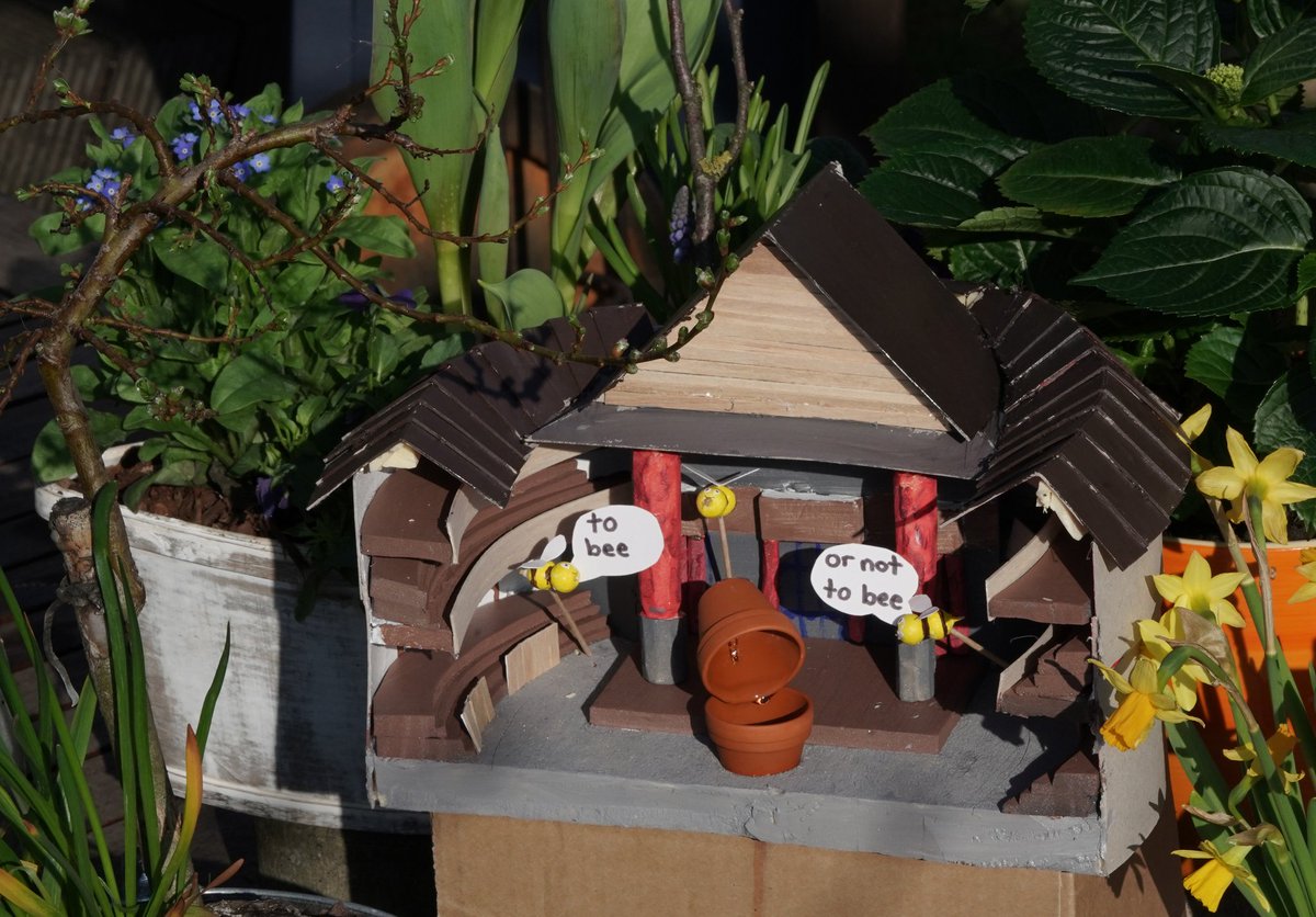 TeamHashtagGish's tweet photo. #BookBash #Item74
To Bee or Not to Bee? There’s no question: we’re pro-Bee. Create a bee drinking fountain that is a perfect recreation of Shakespeare’s Globe Theater.
Done by Malene https://t.co/glJgsT050g