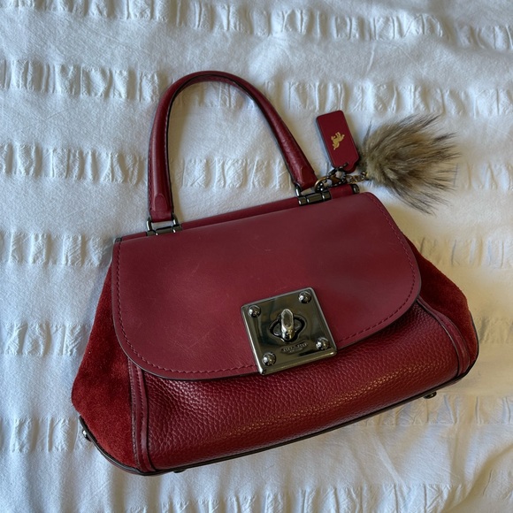 Theatstylez's tweet photo. So good I had to share! Check out all the items I'm loving on @Poshmarkapp #poshmark #fashion #style #shopmycloset #anthropologie #coach: https://t.co/zOzImQCdBe https://t.co/F8xGH9MnJM