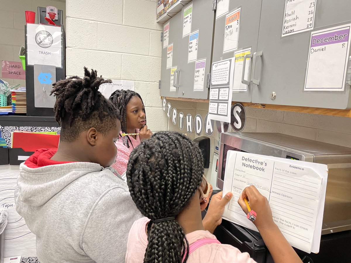SparrowRoadInt1's tweet photo. Our 4th graders were detectives last week!  They hunted for facts and opinions and then used the factual evidence to solve their cases. #bebraveSRI @cpschoolsva https://t.co/t2KI7qh82S