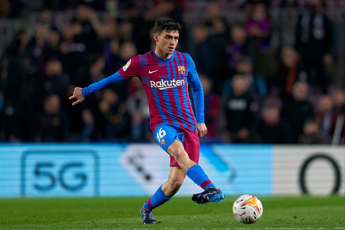 InvictosSomos's tweet photo. ¡¡QUÉ GOLAZAZAZO DE PEDRI GONZÁLEZ!! ¡¡DE PIE ANTE EL GOLDEN BOY, POR FAVOR!! ¡¡ESTE CHICO MARCARÁ UNA ÉPOCA EN EL FÚTBOL MUNDIAL!! ¡¡LOCURA TOTAL EN EL CAMP NOU!! ¡¡1-0!! https://t.co/DQrhw6sAWu