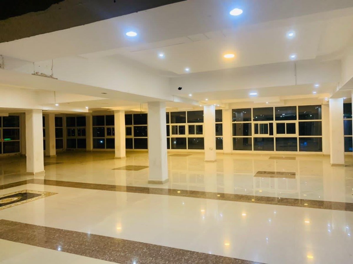 Sidkodah's tweet photo. Businessman Omar Aideed donates the Theater Hall and the fourth floor of the Hargeisa Theater Building, donating to traders displaced by the Waheen Market fire, during Ramadan. He said the task would be assigned to a committee appointed by the mayor of Hargeisa.#HargeisaFairSL https://t.co/K88lqakXgf