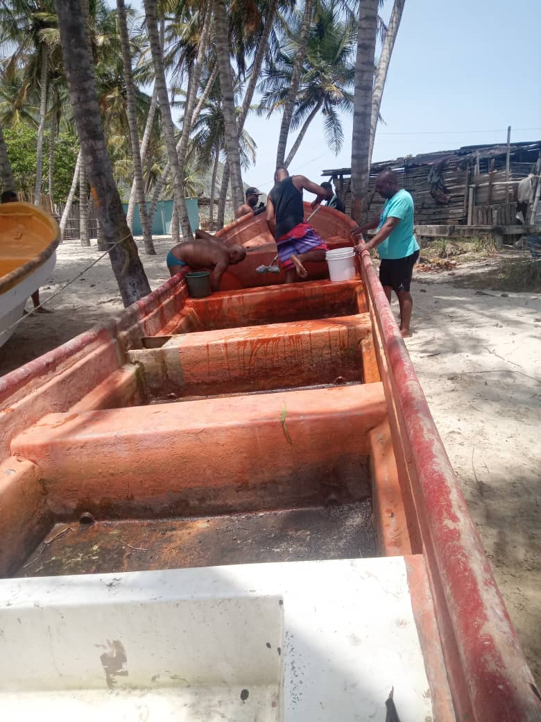 Con el propósito de embellecer al pueblo de Chuao, los pescadores realizaron diversas labores de limpieza y mantenimiento. Jornada que contó con el apoyo de la Gdora. del estado Bolivariano de Aragua, <a href="/Soykarinacarpio/">Karina Carpio</a>  y la Alcaldesa del municipio Santiago Mariño, <a href="/johanitakenpo/">Joana Sánchez</a>