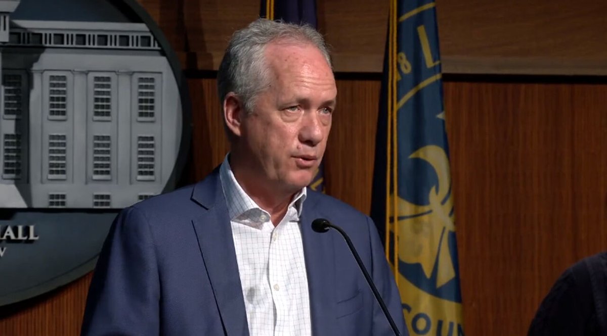 WDRBNews's tweet photo. Louisville Mayor Greg Fischer tests positive for COVID-19 in Israel: https://t.co/emz1PLR1FG https://t.co/gVN9SXYxXW