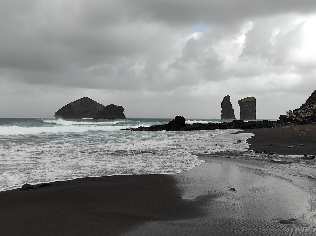 ClaudiaRelvado's tweet photo. After a few days of rest tomorrow I need to get back to work. I want to go back to the island 🏝 😂 #azores #holidays https://t.co/JOPBaz58mL