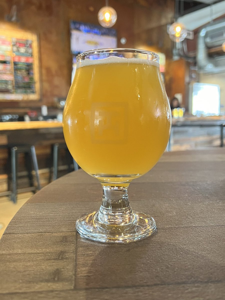 cigarsmoke's tweet photo. Having a great time @TarantulaHill Brewing! I just love a good brewery right from the tap!! #Beer 🍺 #cigars #cigar #cigarsmoke #sometimesbeer https://t.co/j7r7ZWUIAC