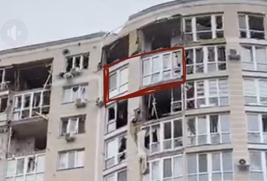 lapatina_'s tweet image. That was my kitchen, assholes.