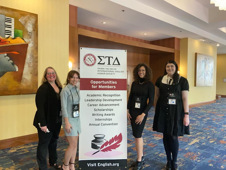 MonmouthEnglish's tweet photo. Prof. Marlo Belschner &amp; @MonmouthCollege students Kylie McDonald, Addi Cox, &amp; Carrie King at the Sigma Tau Delta @englishcon where all three students presented their work. Our dept is proud of these three students &amp; their excellent work. #Rollscots https://t.co/WNxFvfgXvq