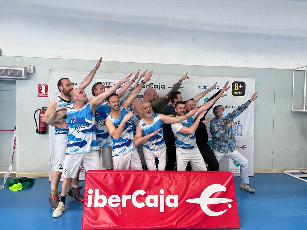 ❤️ ¡GRACIAS, SEVILLA!❤️

Cerramos un fin de semana maravilloso en nuestro estreno en la capital andaluza. Diversión, baloncesto y amistad. Sois enormes, #Over40.

🫂Con vosotros, siempre mucho mejor: <a href="/ibercaja/">Ibercaja</a>, <a href="/BePlusApp/">B+</a>, <a href="/GIGANTESbasket/">Gigantes del Basket</a>, <a href="/ketalsport/">Ketal Sport</a>, <a href="/WiboSport/">WiboSport</a>, <a href="/Aquaservice/">Aquaservice</a>...