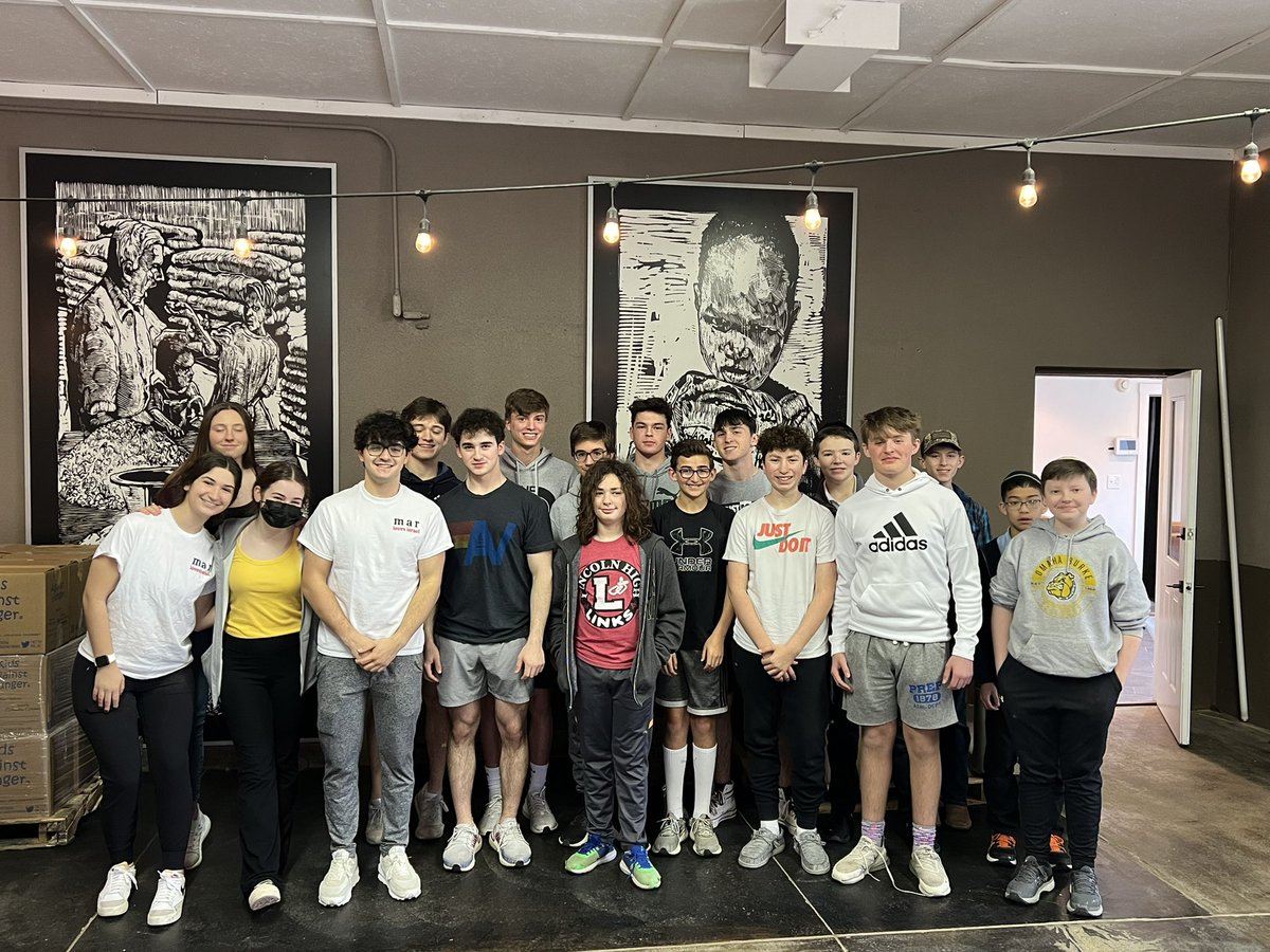 OmahaBBYO's tweet photo. What a day at #JServe2022!  3,000 meals packed for our local food banks and participants from all our local youth groups/synagogues in attendance. A true communtiy effort here in Omaha for this year’s J-Serve. @AZAShaliach @BBGshlicha https://t.co/OYPXZv2uFN