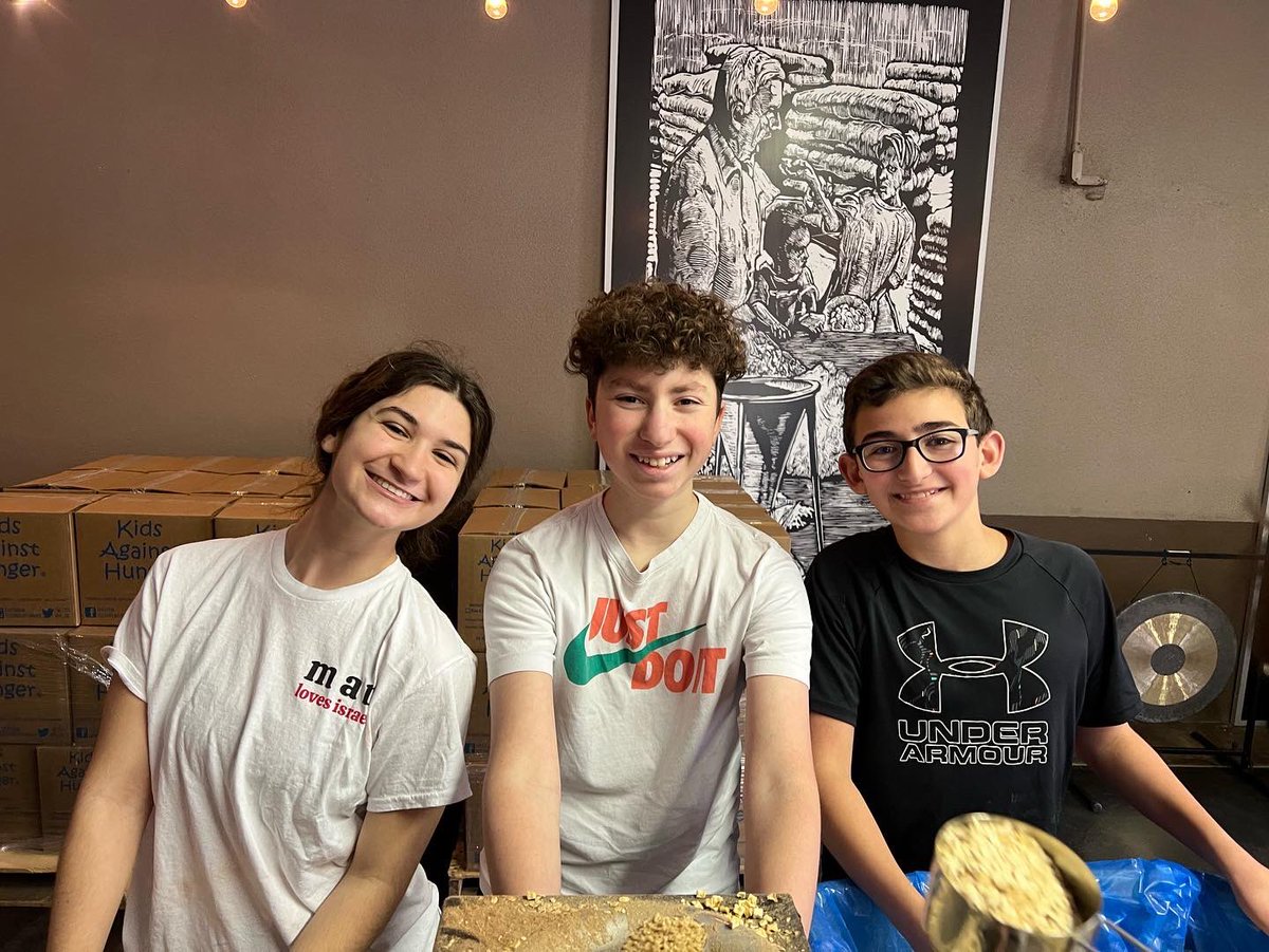 OmahaBBYO's tweet photo. What a day at #JServe2022!  3,000 meals packed for our local food banks and participants from all our local youth groups/synagogues in attendance. A true communtiy effort here in Omaha for this year’s J-Serve. @AZAShaliach @BBGshlicha https://t.co/OYPXZv2uFN
