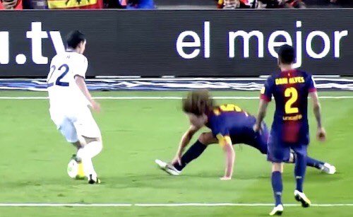 ActuFoot_'s tweet photo. La pire humiliation ? 🙈

• Messi vs Boateng 😵

• Mbappé vs Piqué 💨

• Di Maria vs Puyol. 📐

• Ronaldo vs Piqué 🥱

• Une autre ? https://t.co/FpLZvYSTXL