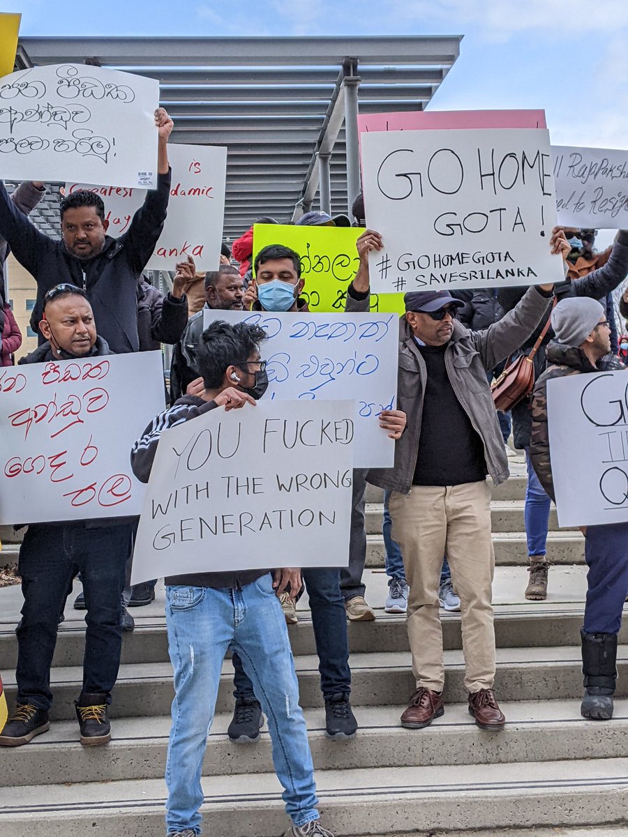 RedRosetteJ's tweet photo. Solidarity Protest in Mississauga, Canada. #GoHomeGota2022 #GoHomeRajapakshas #SriLankaCrisis #SriLankaEconomicCrisis https://t.co/OfJUgrGNuC