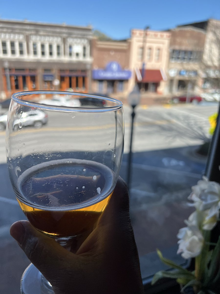 judgelanceito_'s tweet photo. Cheers from sunny downtown Florence, Alabama. #keepflorencefunky https://t.co/hTaRrMcCZi