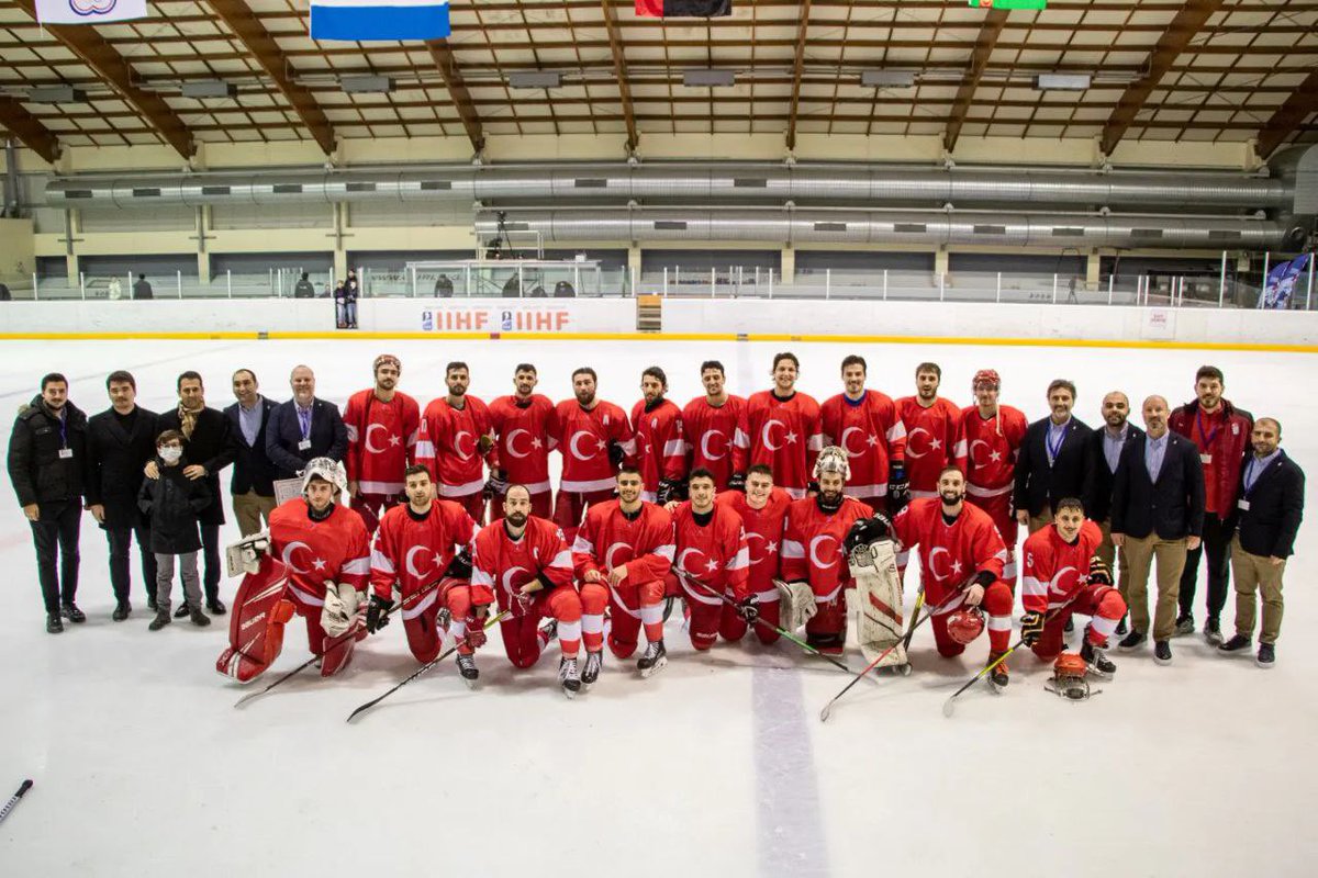 Galibiyetle başlıyoruz! 🇹🇷

Türkiye: 7️⃣
Lüksemburg: 2️⃣

Açılış maçında Lüksemburg karşısında güzel bir oyun sergileyerek galip gelen A Milli takımımızı kutluyoruz 🏒

Bravo takım! 🇹🇷