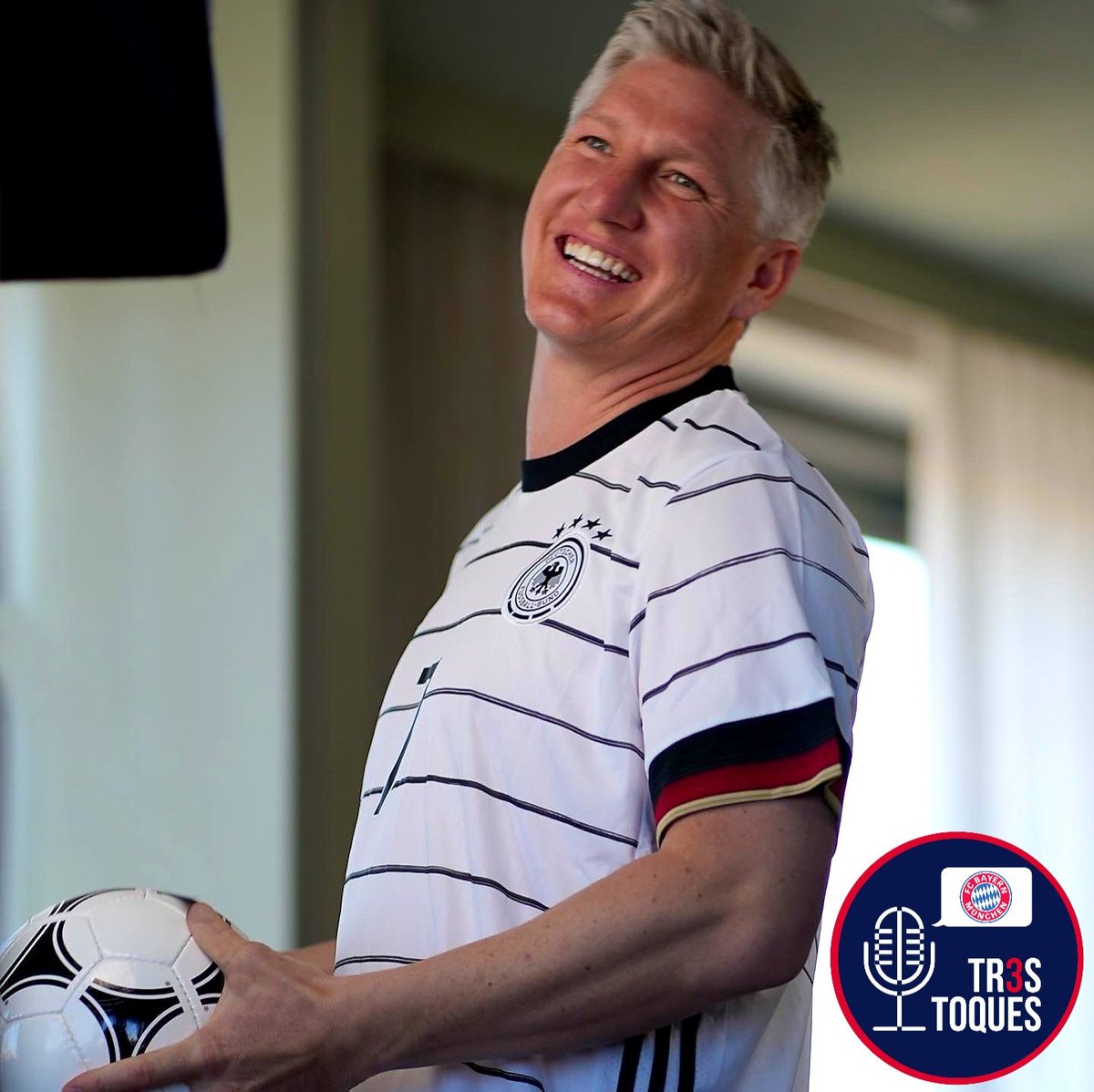cezar_g's tweet photo. No, Basti... No juegues así con mis sentimientos. LEYENDA.
#trestoques #bayern #Schweinsteiger https://t.co/QjDAP9pogi