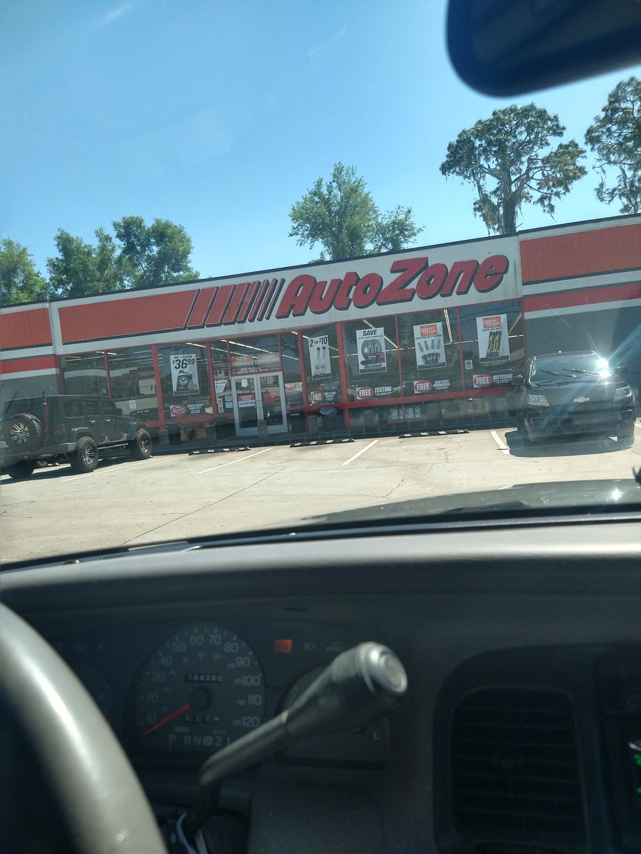 irwill777's tweet image. It to nice of a day to be stuck inside this building... ugh 

#workflo 
#gettingpaid 
#photographer 
#photography
#inside
#outside