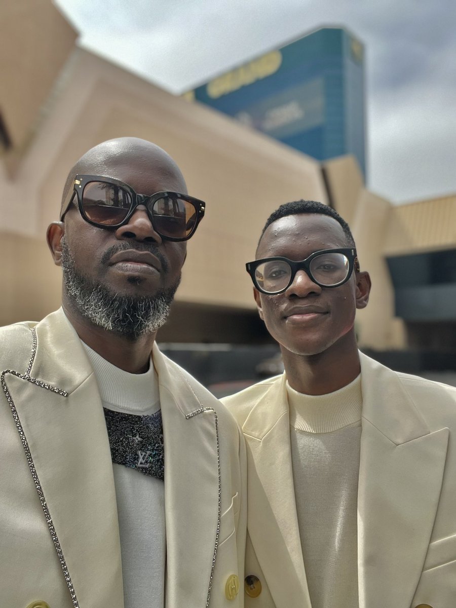 RealBlackCoffee's tweet photo. We outside. #GRAMMYs https://t.co/2HBbZQkiG1