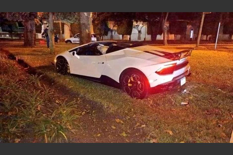 soy_502's tweet photo. 🤔  AUTO DE LUJO ⎮ 
¿Un Lamborghini chocó con un árbol en la Avenida de La Reforma?

Se consultó a las autoridades sobre el hecho y esto dijeron:

Más información: https://t.co/hXJPzVfuqH https://t.co/KQULqPnvwy