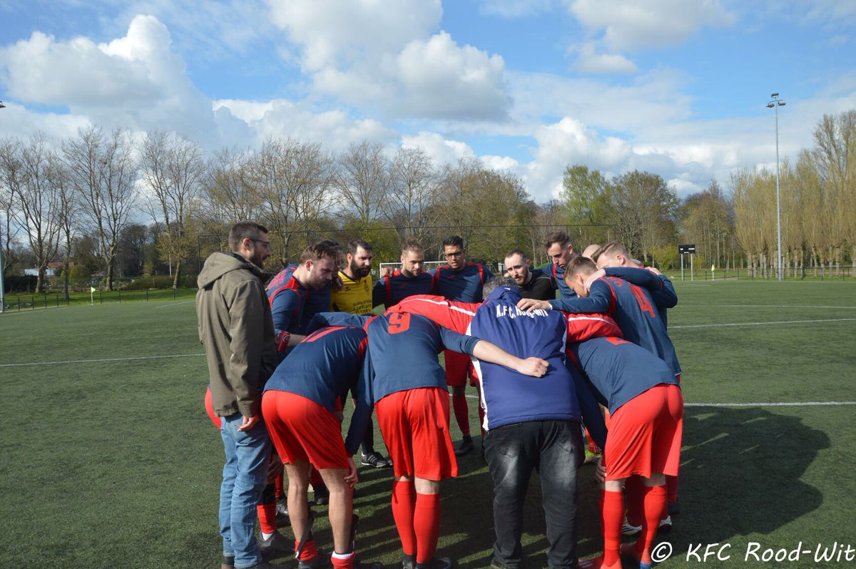 myrcosoftje13's tweet photo. Misschien is lentekampioen geen dingetje, maar wij zijn hier wel trots op. Met de winterstop stonden we gewoon laatste, vandaag eindigen we de competitie op een vijfde plaats en boekten we negen overwinningen op rij. De zomerstop komt te vroeg, denk ik #kfcrw https://t.co/OSIJlnXZt2