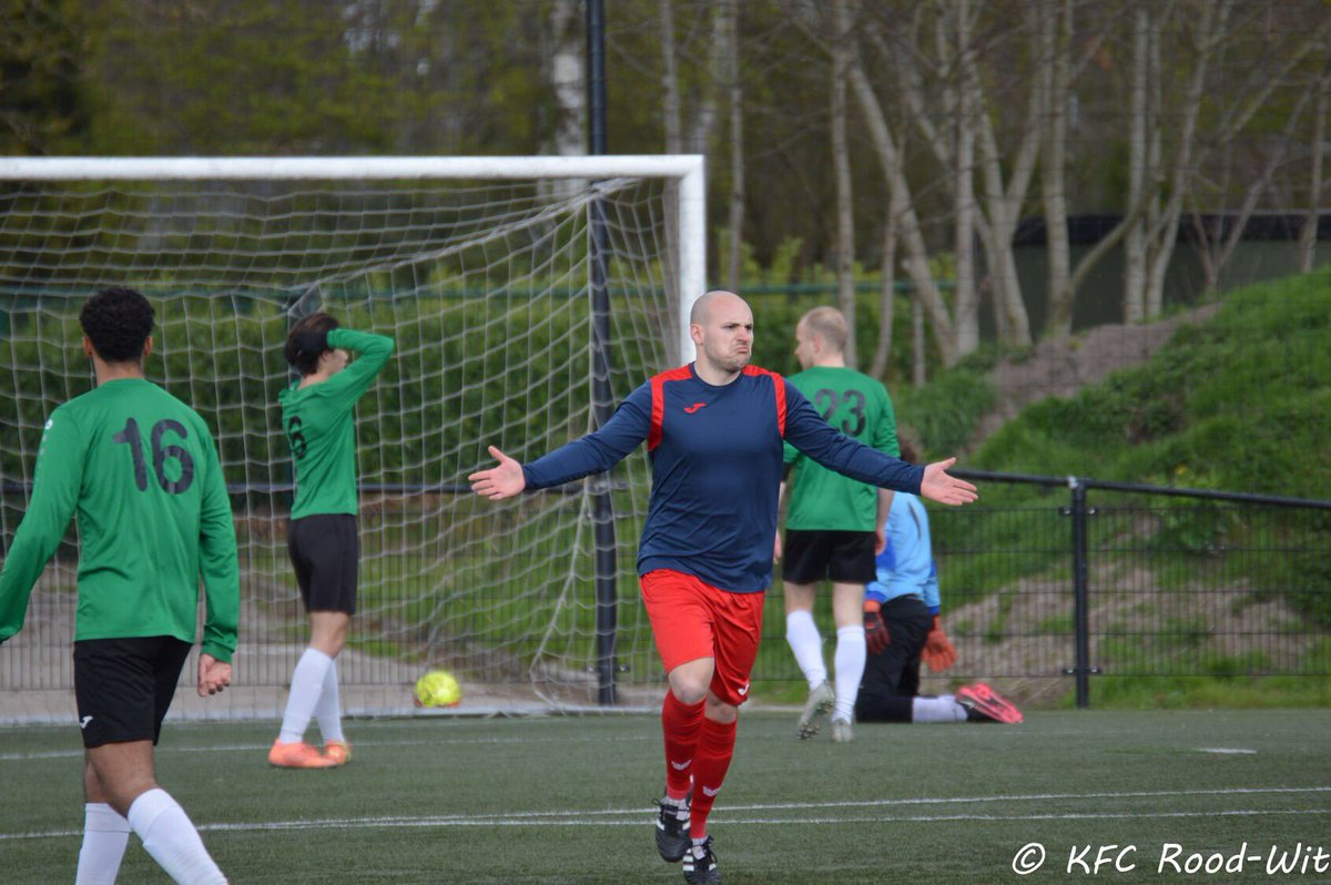 myrcosoftje13's tweet photo. Misschien is lentekampioen geen dingetje, maar wij zijn hier wel trots op. Met de winterstop stonden we gewoon laatste, vandaag eindigen we de competitie op een vijfde plaats en boekten we negen overwinningen op rij. De zomerstop komt te vroeg, denk ik #kfcrw https://t.co/OSIJlnXZt2