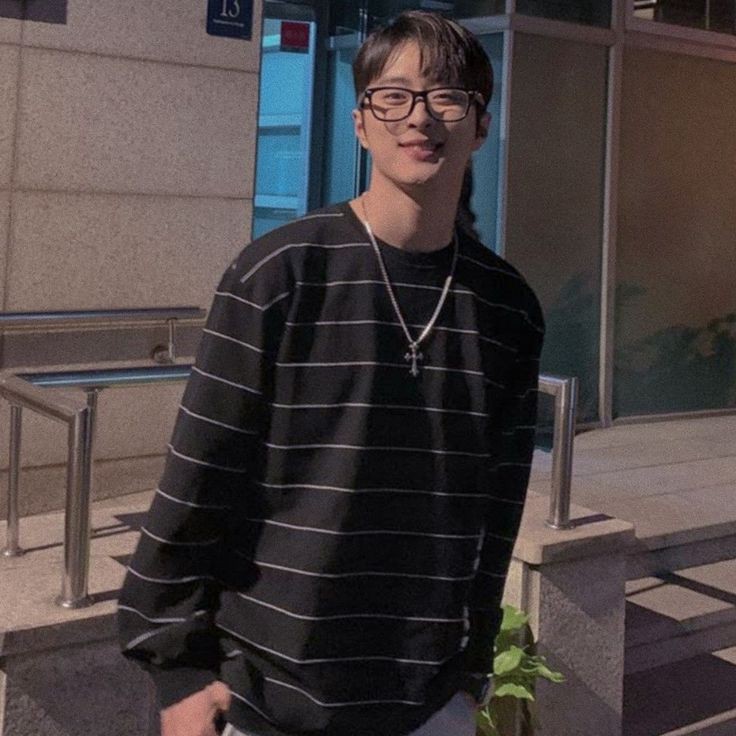 Jimmy_Hikaru's tweet photo. Meu bebê vai sair do exército mano, tô muito feliz.

#Jseph_is_back
#jseph_kard 
#KARD4ever https://t.co/gqEuuKOI6K