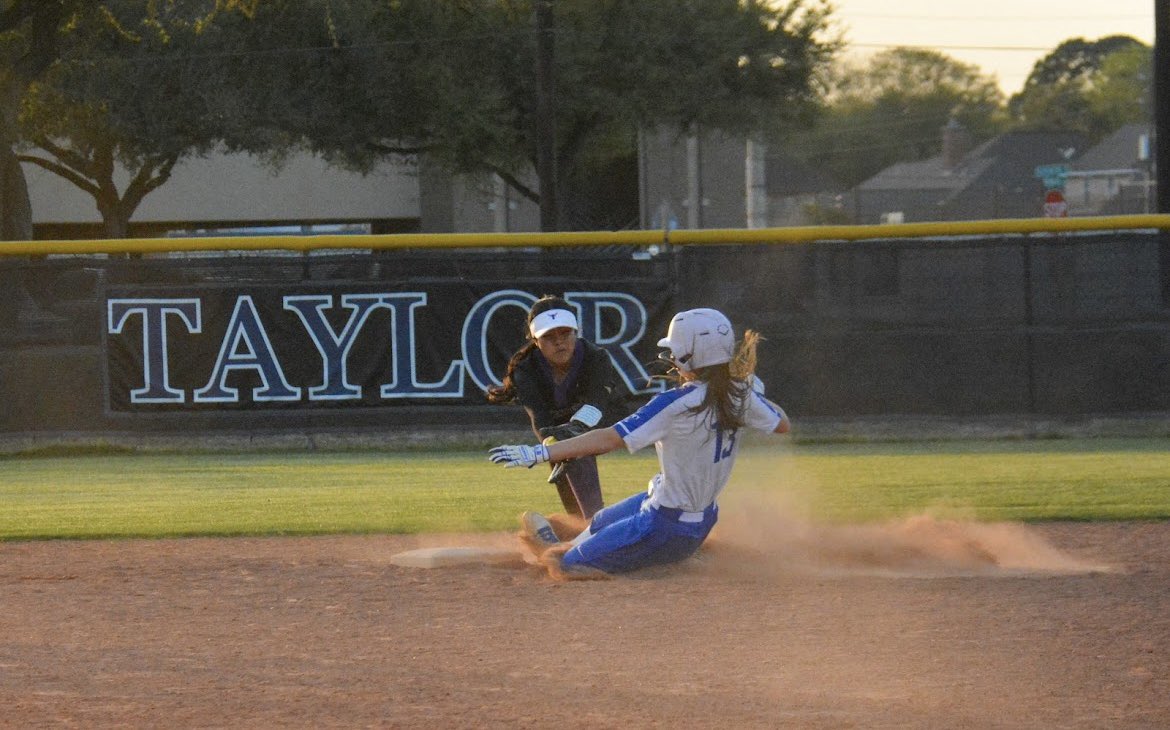 IzzyAllen2024's tweet photo. Some pics from Friday night game https://t.co/OeZBCl4Twz