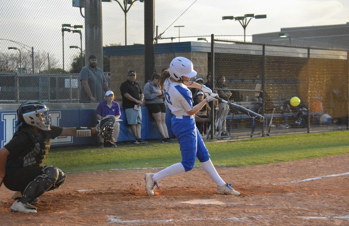 IzzyAllen2024's tweet photo. Some pics from Friday night game https://t.co/OeZBCl4Twz