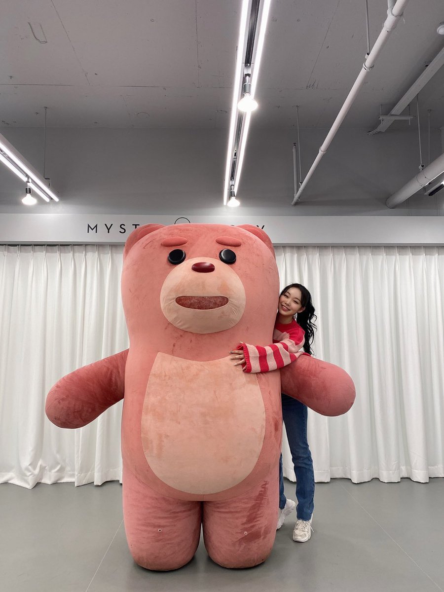 roah_512's tweet photo. ✔𝗧𝘄𝗶𝘁𝘁𝗲𝗿 𝘂𝗽𝗱𝗮𝘁𝗲 | Billlie日本語訳 |

[#スヒョン] ビリブ~~!!! 今日1日も, 今週も本当にお疲れ様でした💗✨いつもビリブのお陰で私達が笑えている気がします😊いつもありがたく 愛してます❤️ 
そうだっ, 私達約束一つだけしましょ.😊 今日夢で会うことにする😘🌙 写真はビリークマ
↓ https://t.co/2V1g6IZ3Y8
