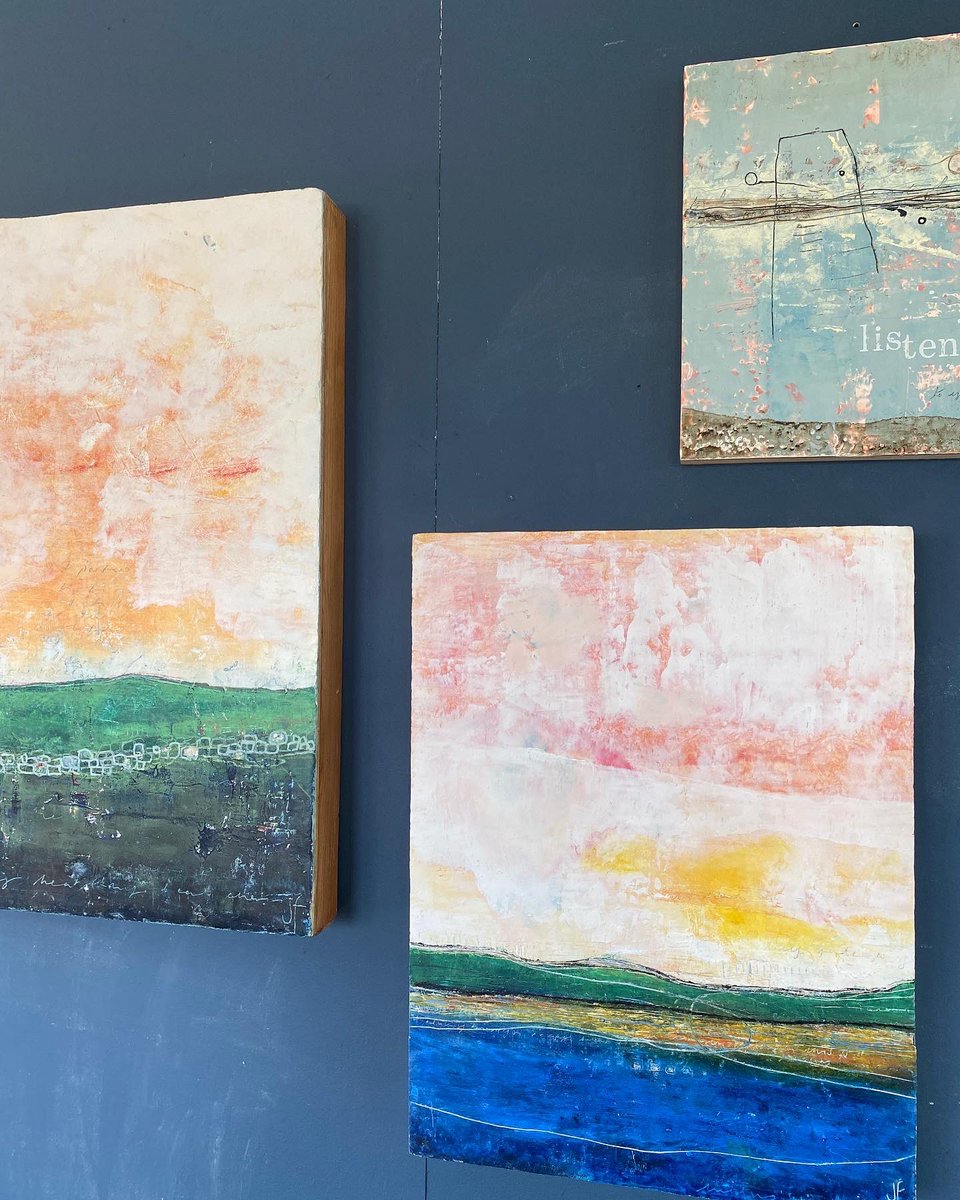 artbyjanefoot's tweet photo. Yay! 1st exhibition of 2022 about to commence #secretgallerynewent #newent #artgallery #buylocalart #artistsontwitter #art #coldwaxmedium #encausticart https://t.co/OqNsLmCnsO