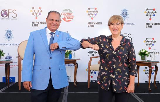 Belgium_Havana's tweet photo. #PymeLab en 2021 tuvo una edición en República Dominicana🇧🇪🇩🇴. Un evento organizado por la Embajada de Bélgica en Cuba en su carácter de misión diplomática concurrente ante ese país y que fue cubierto por la prensa dominicana.
#CrearYCrecer
https://t.co/tMHUYJaqol https://t.co/tx4dJPormq