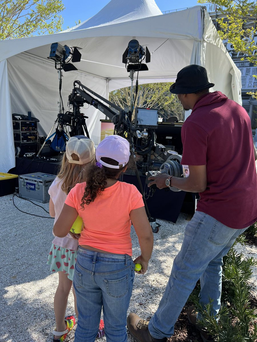 Ryan_NelsonSC's tweet photo. Great day @CharlestonOpen @DarrenGoldwater & I were curious about the @TennisChannel set so we walked over. Thank you Gerard the jib op/photog that took the time to show G &
her friends the technology. Best. ever. #creditone #chs #CharlestonOpen https://t.co/jLIDfrHr8j