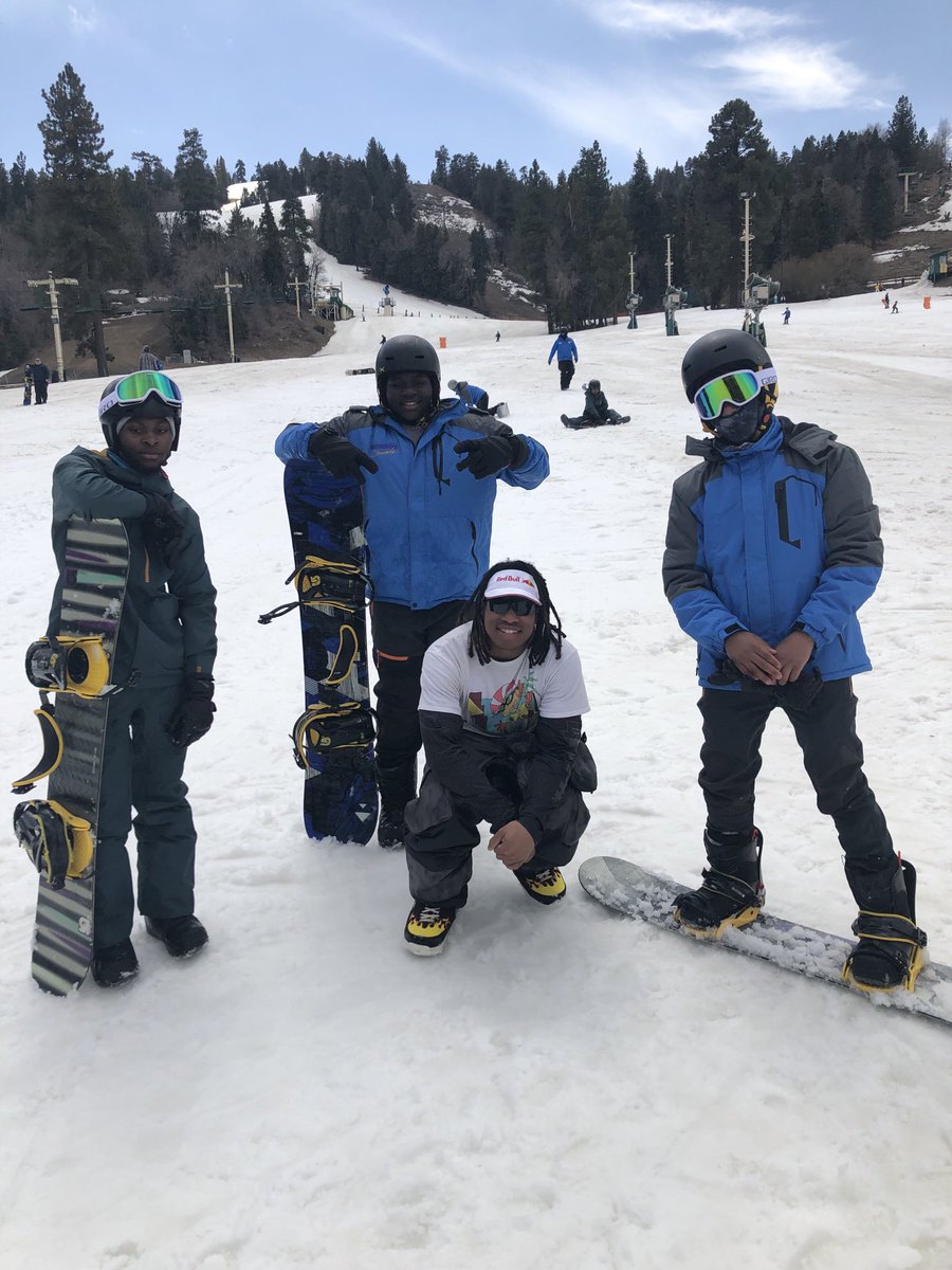 BCrusade's tweet photo. @Bhcrusade youth snowboarders are getting tips from the stylish and @redbull award winning snowboarder Zeb Powell at @BigBearMtResort Snow Summit #Zeb Powell#PlanetZebulon #ShareWinter #Snowboarding https://t.co/AjDEOl42lL