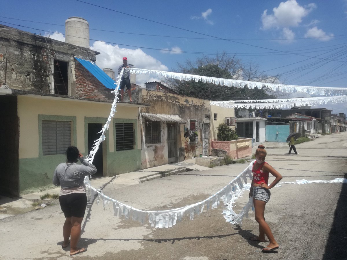 Juvenil60's tweet photo. Se realiza embellecimiento del CDR 6 Zona 227 Reparto Condado Norte. Sede de la gala cultural a realizar esta noche en saludo al #60UJC
#VamosConTodo
#SomosDelBarrio 
#CDR #CDRCuba https://t.co/2sBHG4xlSP
