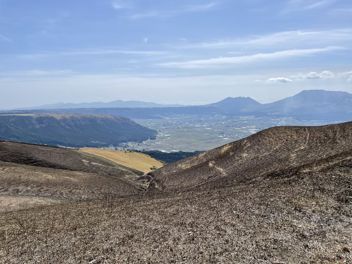 大観峰に行った後に、夜桜🌸
大観峰から戻ってる時にハーレー軍団に後ろから煽られた時は怖かった😱
色んな場所に人が戻って嬉しい気持ちになれて、少し肌寒い感じの良いツーリング！
仲間もいたら完璧なのに、1人だから寂しい😭

 #YAMAHA  #バイク乗りと繋がりたい