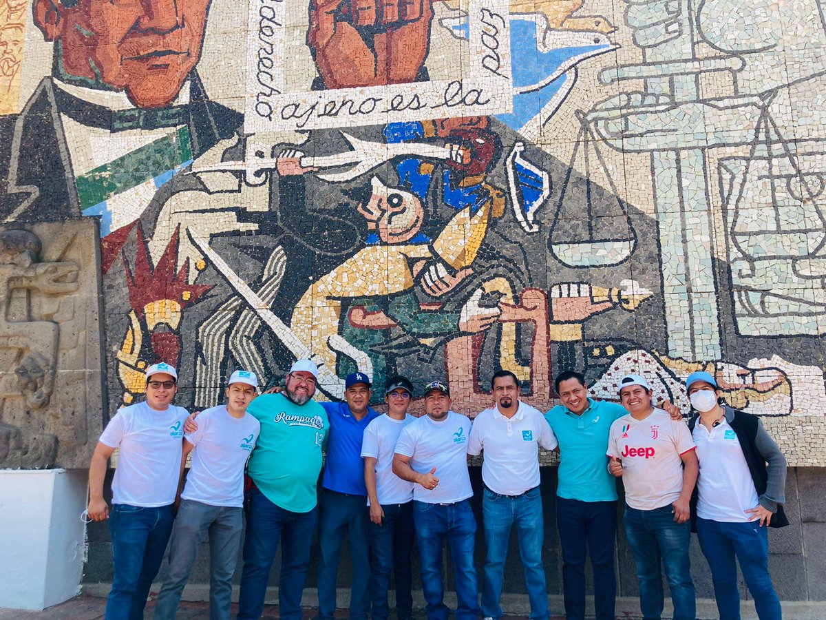 Bersael's tweet photo. Siempre ha sido un honor trabajar con un gran equipo en todo momento y sin importar las circunstancias por eso hemos construido esta opción para Oaxaca.

Nos estamos preparando para el mensaje que daremos a las 6:00 en el Monumento a Juárez. https://t.co/RwTWW8UDV5