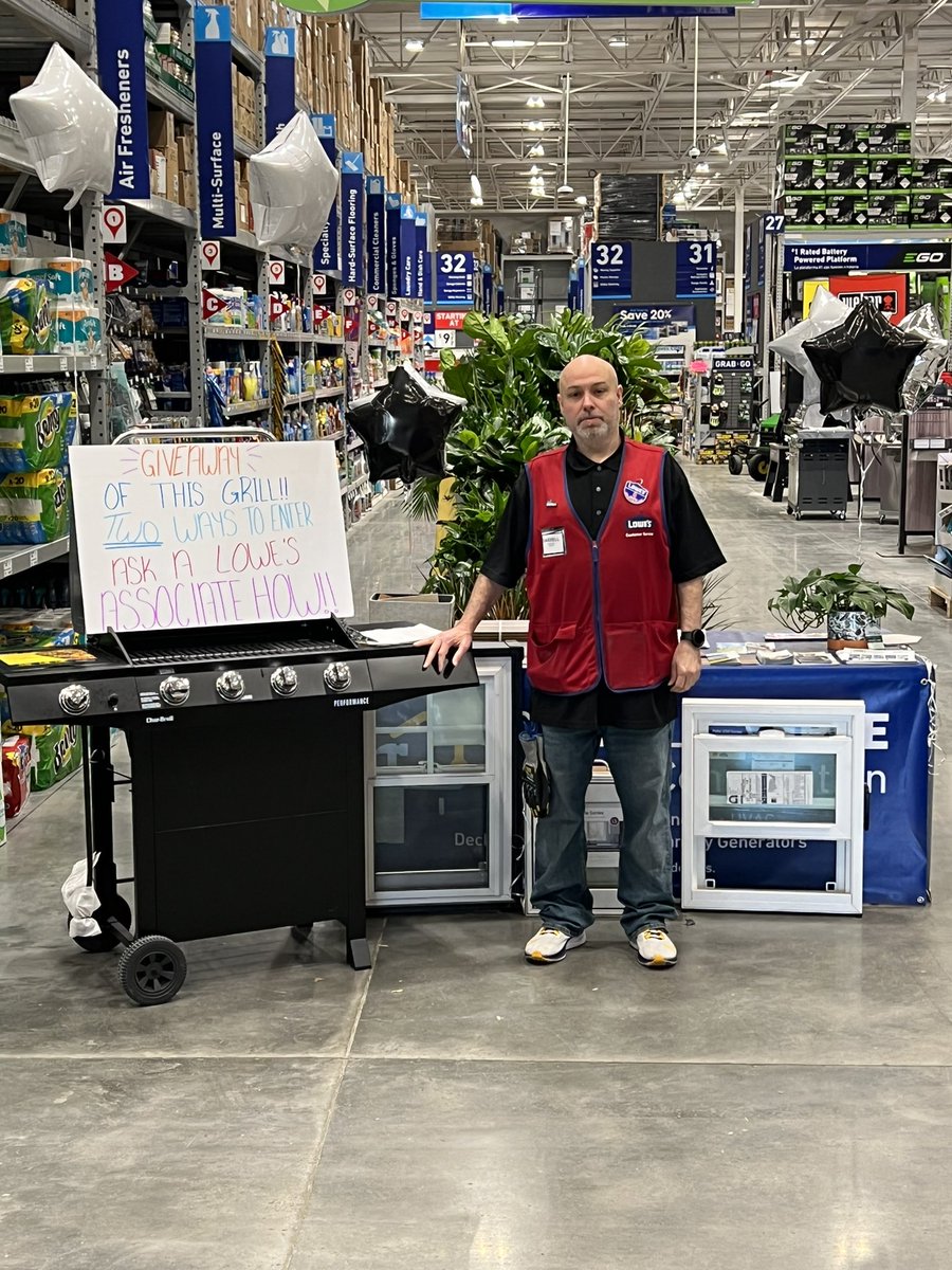 MattFlippin2's tweet photo. Thanks to Maggie, Cordelle and Darrell for educating our customers about all of our services this weekend! Awesome job driving pipeline, Credit, &amp; MVP Pro Rewards!  @02tazman02 @1369DMIS @grovesie75 @nmcmillan1369 @BlueBoxR1 https://t.co/M0bTc7vWkr