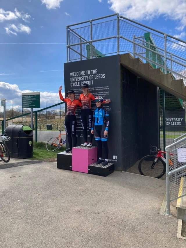 #BlueTrainonFire
Busy day racing for @OtleyCycleClub at @spatzwear @DaveRaynerFund Brownlee crits. Katherine B 3rd U16 girls, Matt 2nd U16 boys. Alex H top 8th James L 14th
Women's Elite @robynclayx 2nd 
Men's Elite Harry J 5th @Helloooitsmetom 9th
@ChevinCyclesLTD @SANTINI_SMS