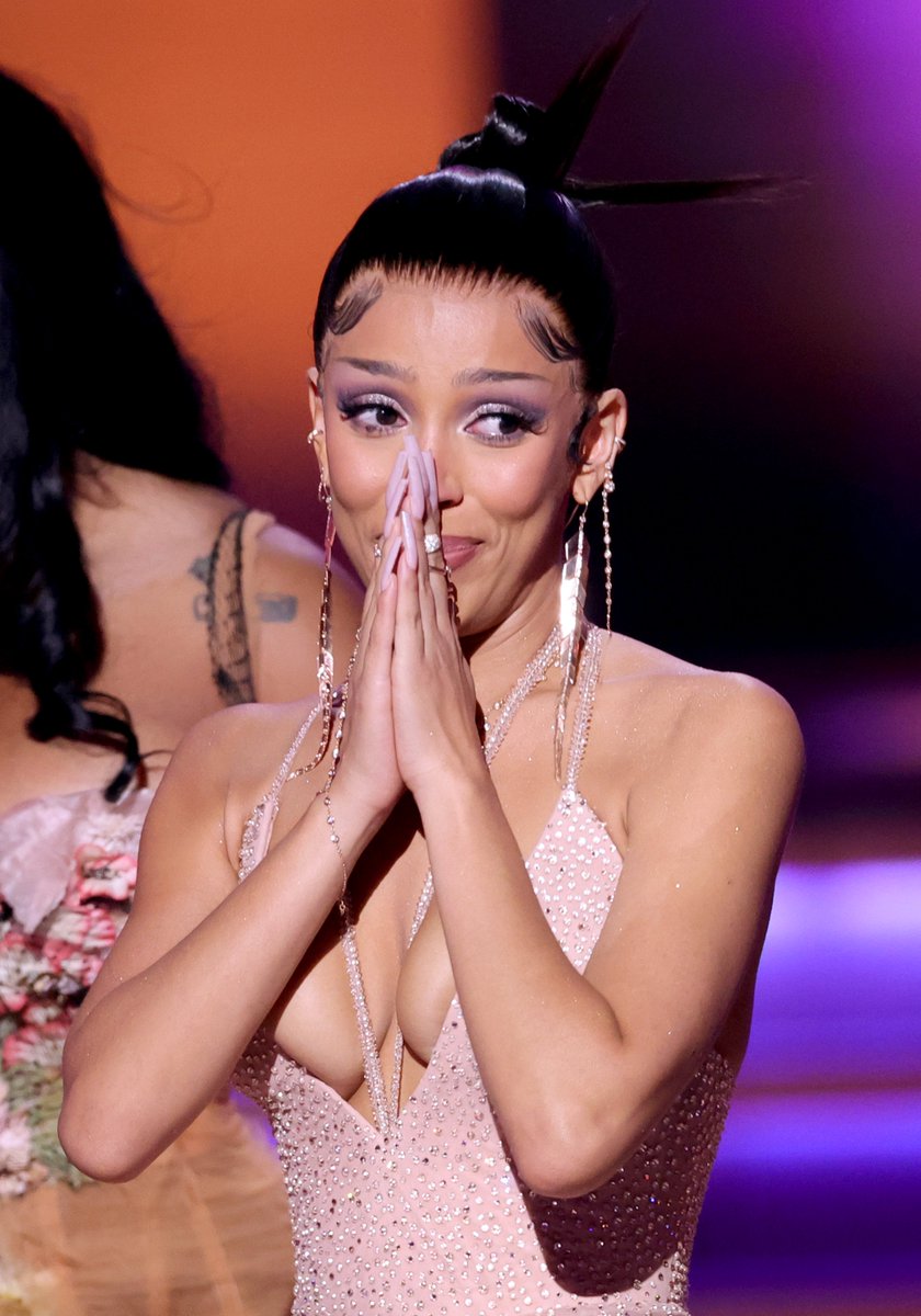 enews's tweet photo. "I like to downplay...but this is a, it’s a big deal. Damn." That's our best friend Doja Cat at the #GRAMMYs 🥺 https://t.co/bKesBJAzHS