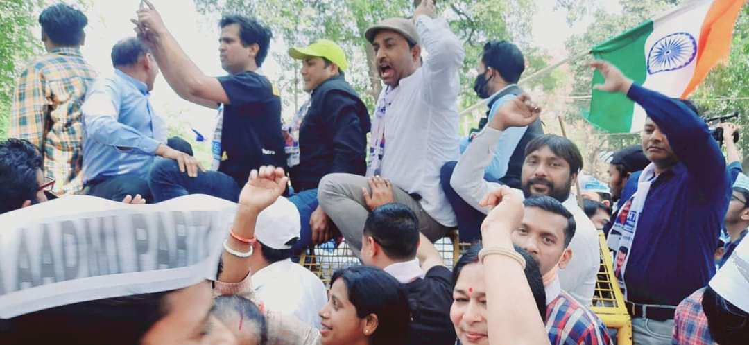 yp_yuvi_'s tweet photo. युवा,ऊर्जावान,जनहितैषी,करावलनगर विधानसभा यूथ विंग के अध्यक्ष सादतपुर वार्ड के लोकप्रिय आम आदमी पार्टी के भाई @PilleroFSadtpur जी को जन्मदिन की हार्दिक बधाई। आप ऐसे ही सौम्य स्वभाव, लगन,निष्ठा और ईमानदारी के साथ लोगों की सेवा करते रहें।
#Happy_Birthday
#Yuva_Neta🎂💐
@ipathak25 https://t.co/igySRYoOAC